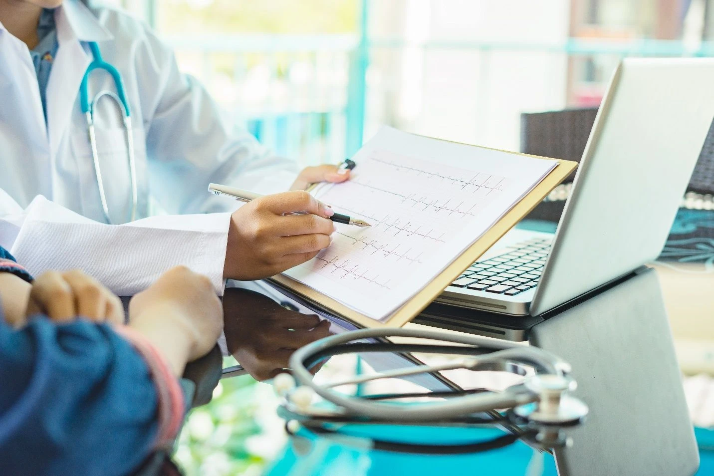 Chuẩn Đoán Rung Nhĩ Và Nhận Biết Đột Quỵ Thiếu Máu Não Như Thế Nào?